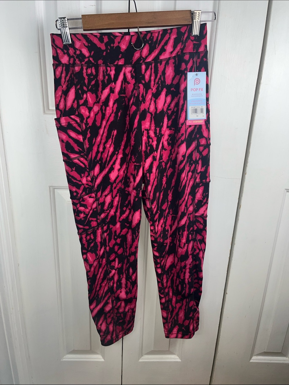 NWT medium POP Fit Pink and Black Patterned womens Active Leggings